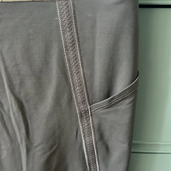 Lululemon High Rise Can’t Stop Crop Legging Size 8 - Picture 5 of 6